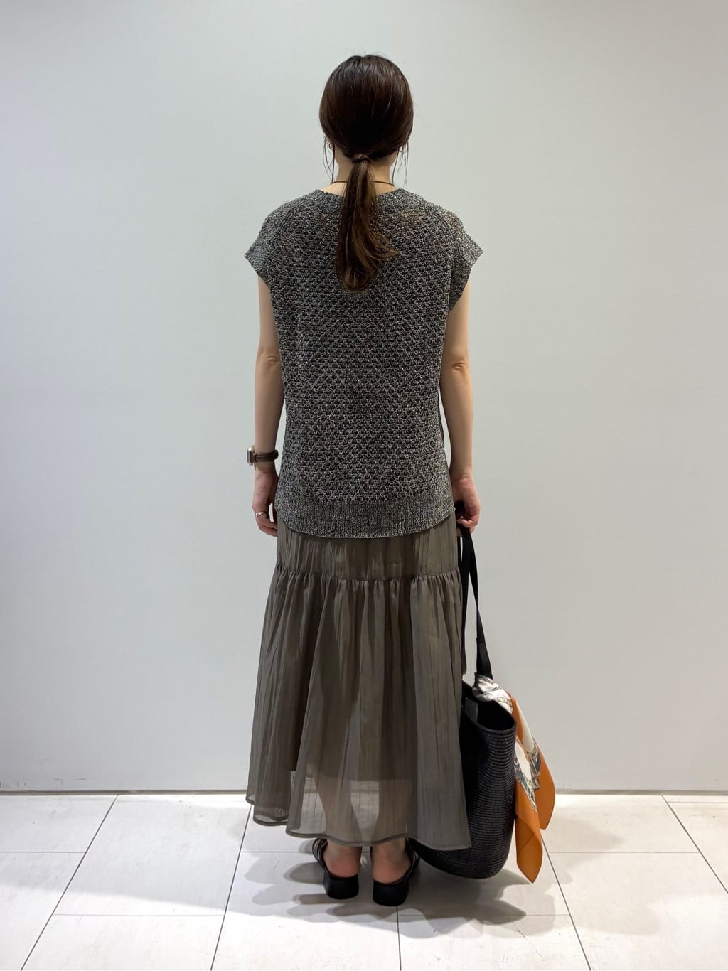 KAOさんの「INDIVI｜【2点セット／着回し◎】ノースリーブ＆ティアードスカート カセット服」を使ったコーディネート