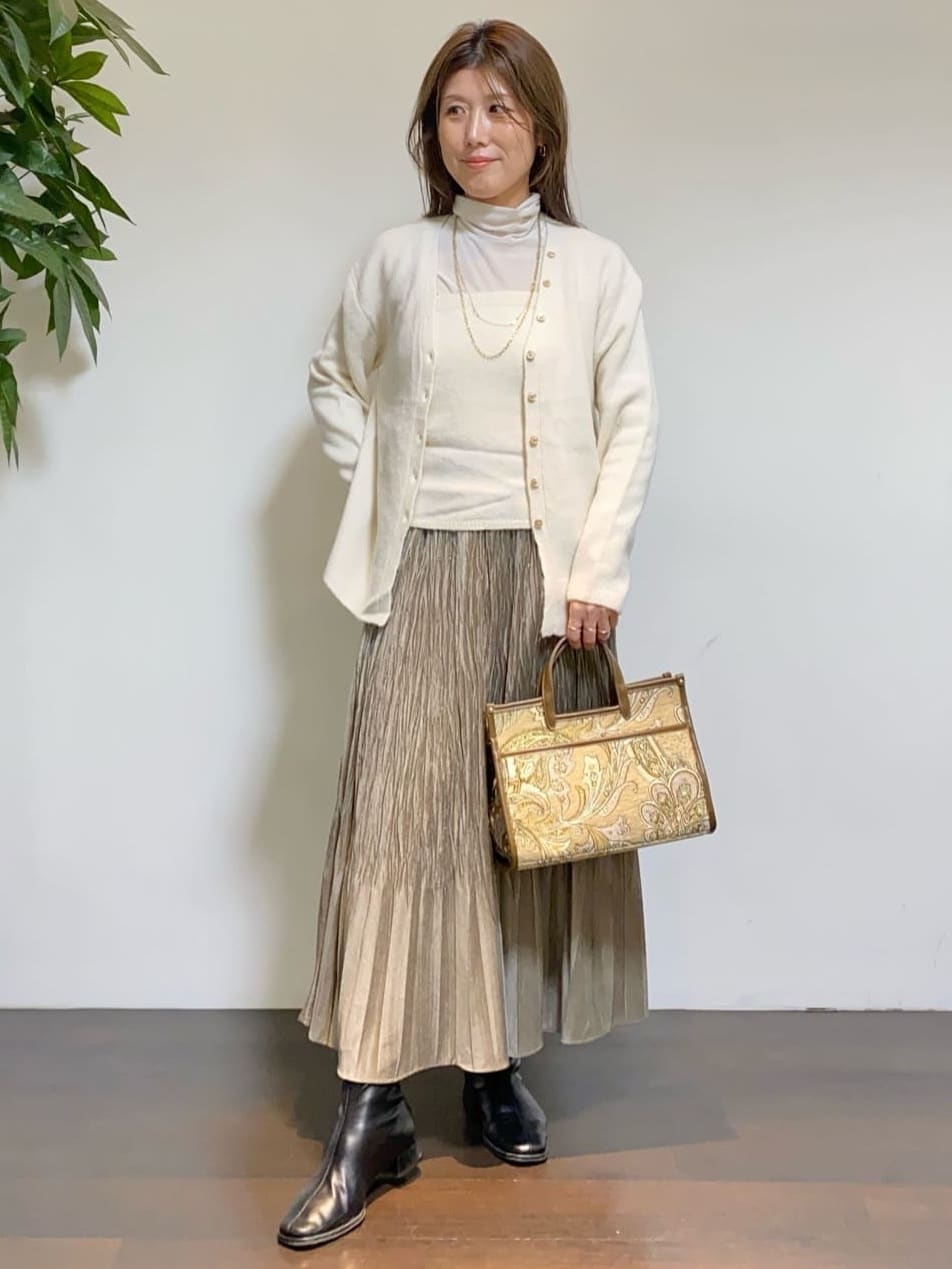tomoさんの「UNTITLED｜【トレンド/柔らかな素材感】ビスチェセットカーディガン」を使ったコーディネート
