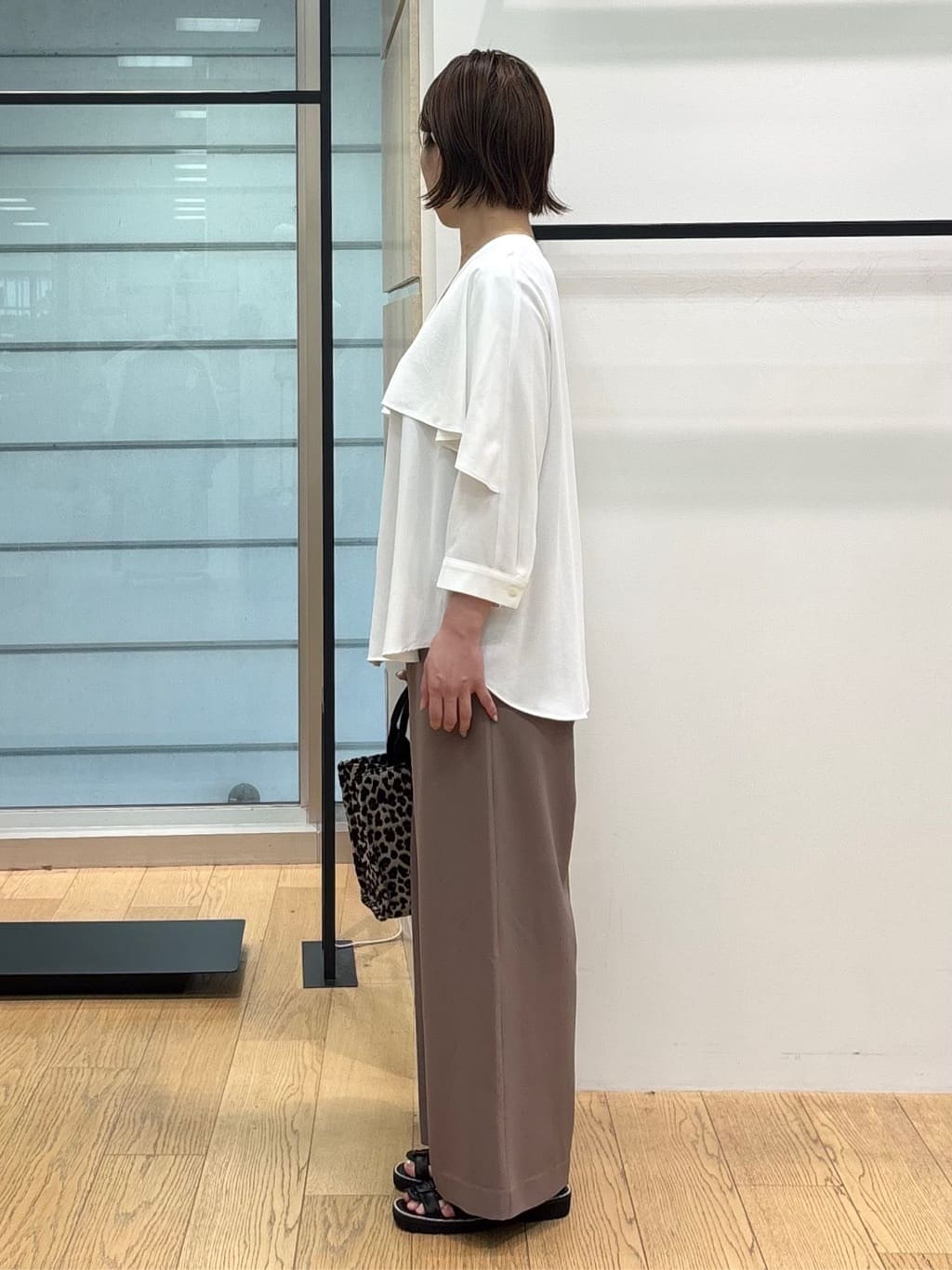 asamiさんの「INDIVI｜【UVケア／SETUP可能】エアリージョーゼット ワイドパンツ」を使ったコーディネート