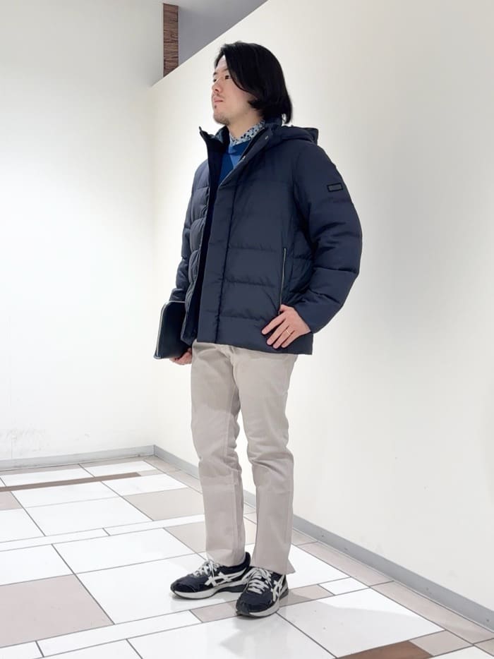 及川さんの「TAKEO KIKUCHI｜カラーコンビ ダウンブルゾン」を使ったコーディネート
