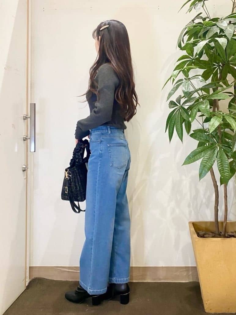 AYUMIさんの「SHOO･LA･RUE｜【あったか/SS-LL】裏微起毛 ストレートデニムパンツ」を使ったコーディネート