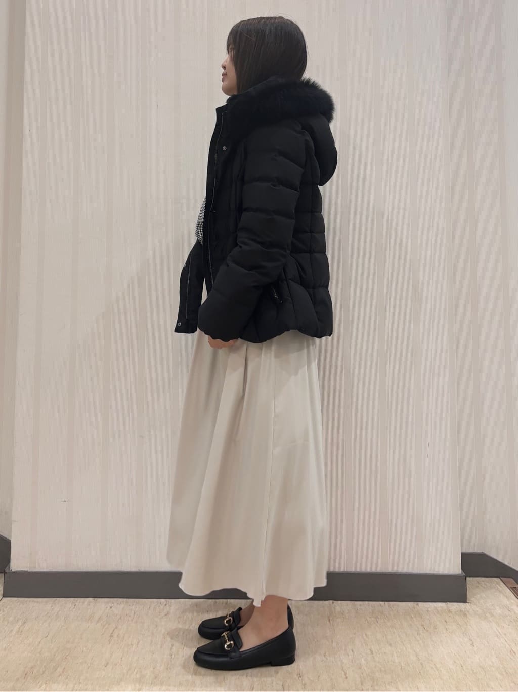 ちひさんの「INDIVI｜レザー調ギャザースカート」を使ったコーディネート