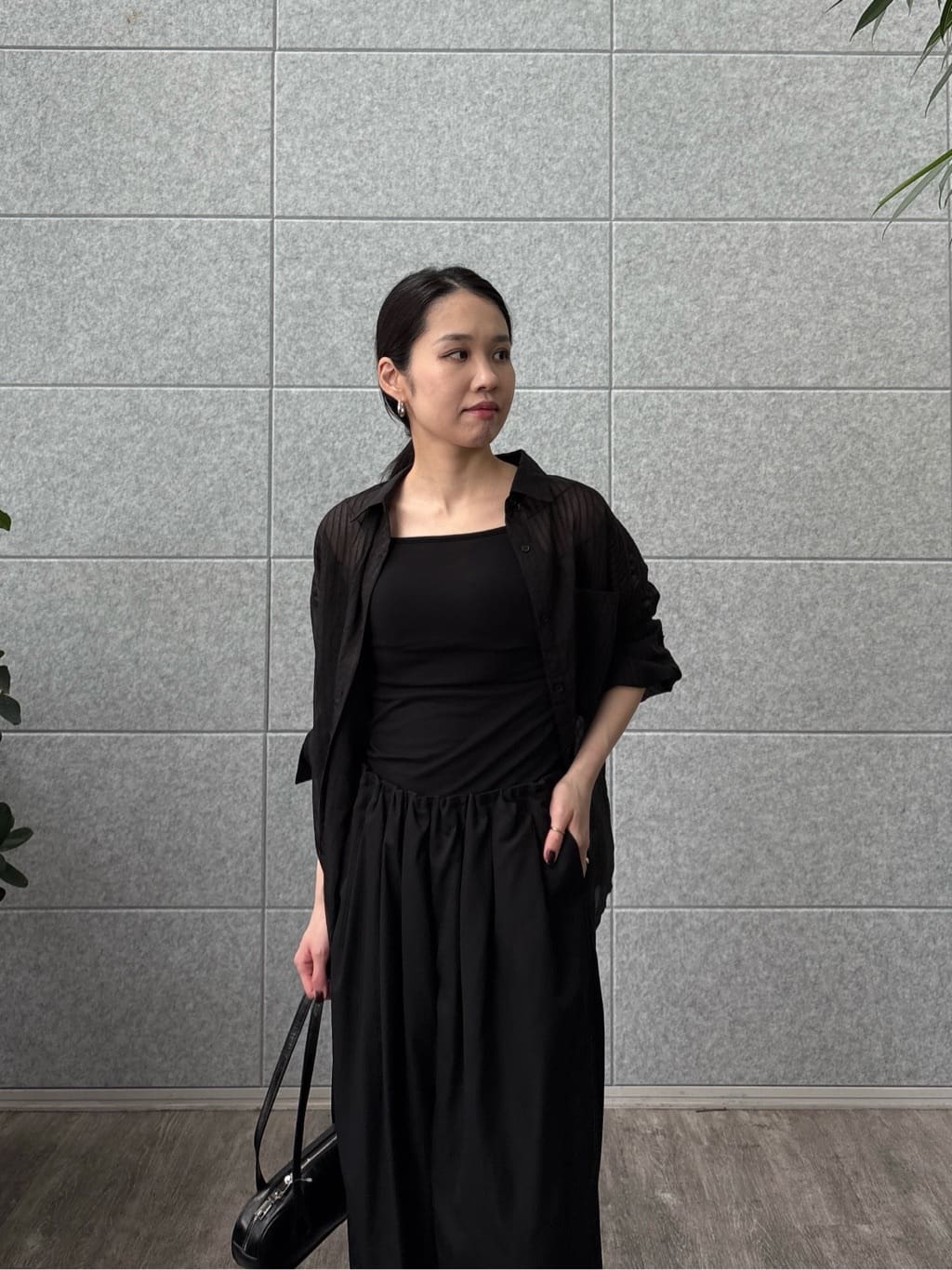 ひなさんの「INDIVI｜ウエストギャザーパンツ」を使ったコーディネート