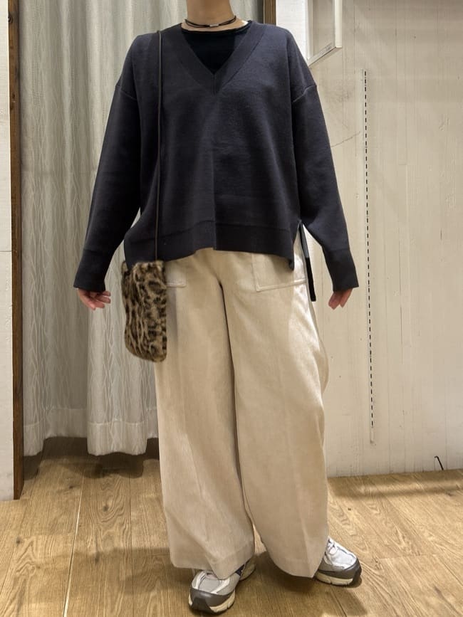 ga_riさんの「THE SHOP TK｜【体型カバー】ゆったり サイドスリットニット」を使ったコーディネート