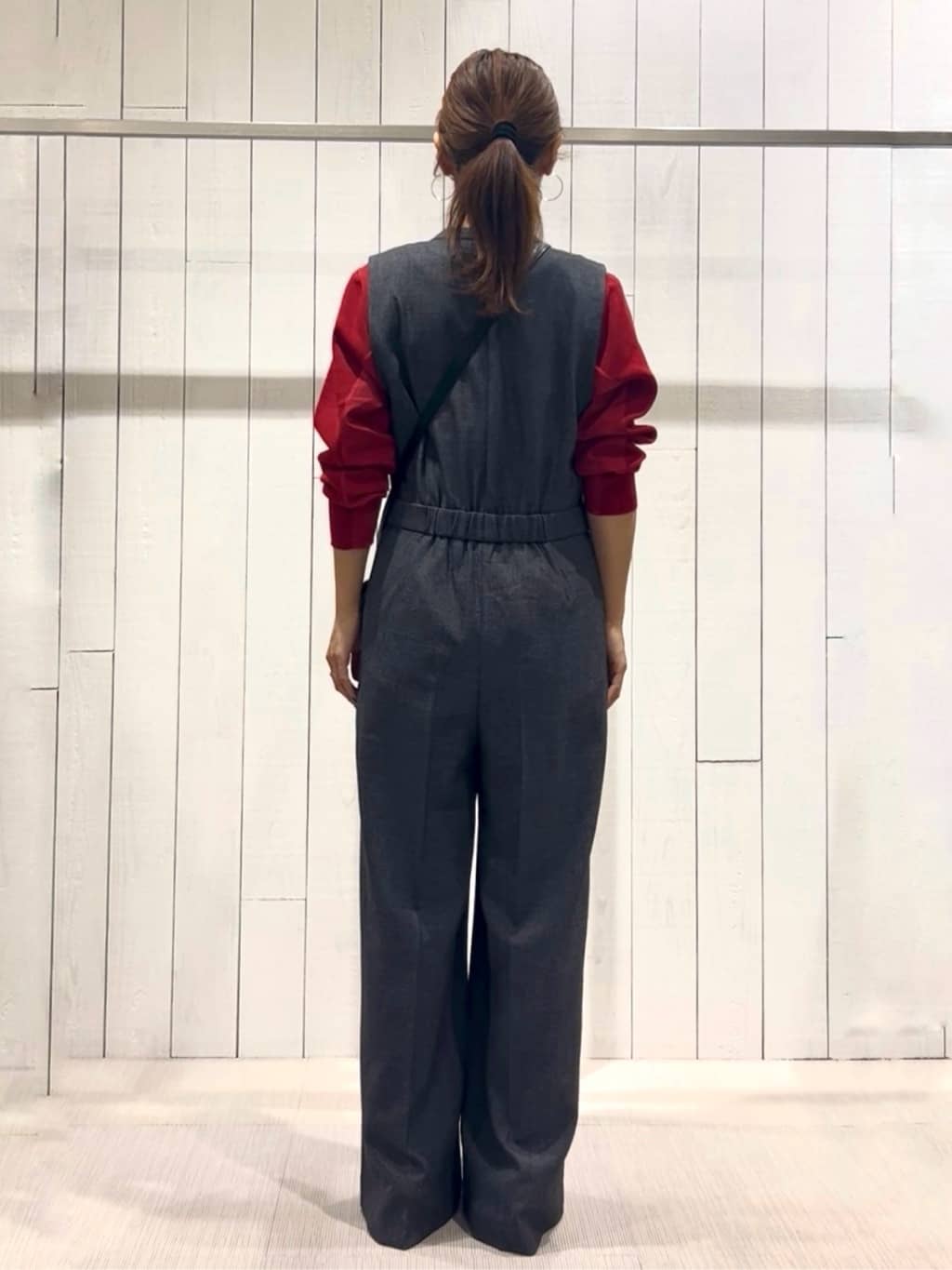 𝑹𝑶𝑴𝑰さんの「INDIVI｜【洗える／選べる8色】トーンアップニット」を使ったコーディネート