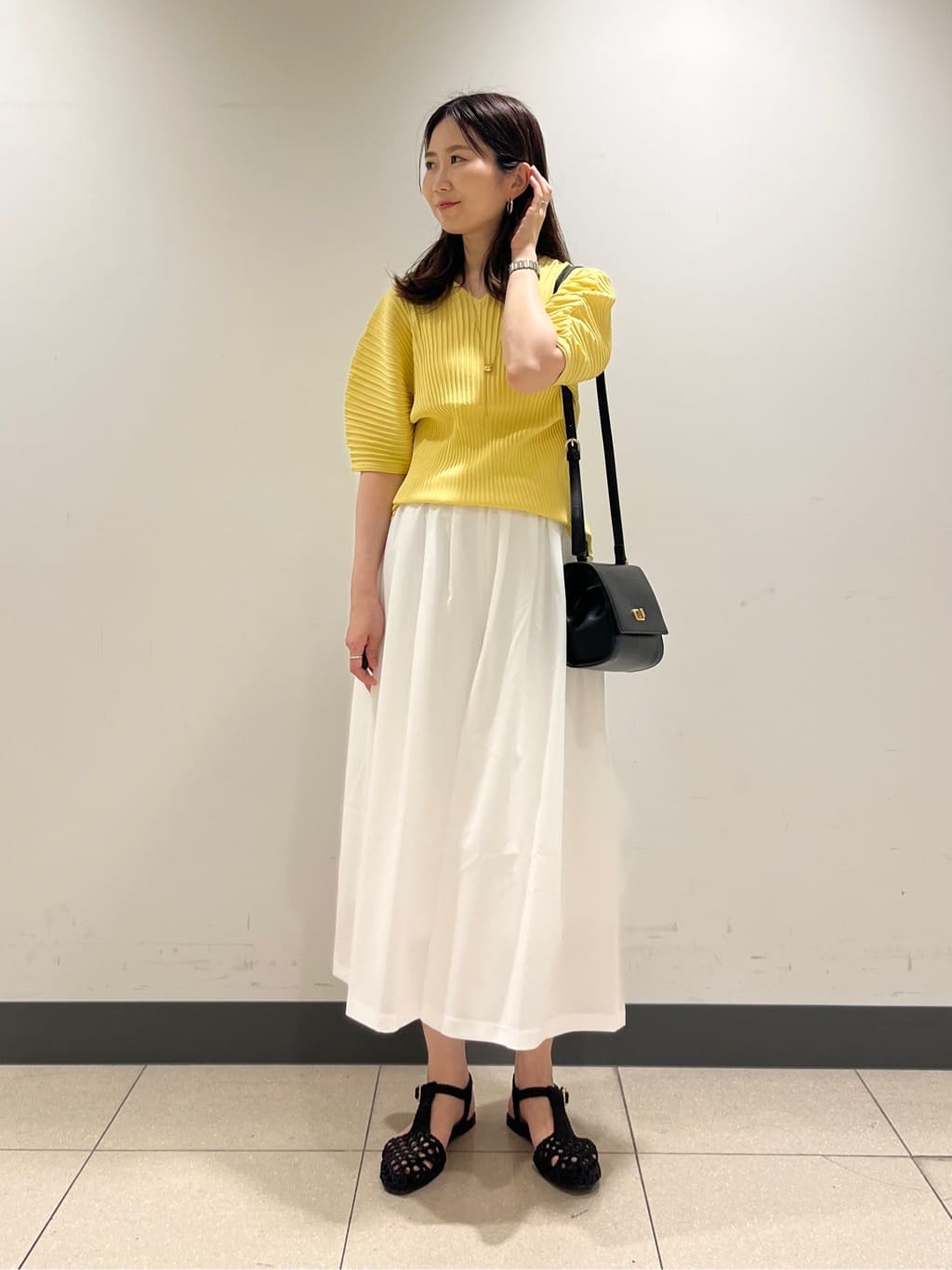 shokoさんの「INDIVI｜【UVケア／吸汗速乾】凹凸素材ねじり袖トップス」を使ったコーディネート