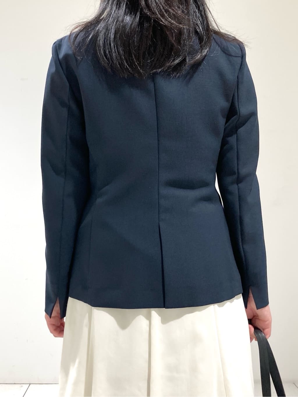 momokoさんの「INDIVI｜【定番スーツ／UVケア／洗える】ウール調ノーカラージャケット」を使ったコーディネート