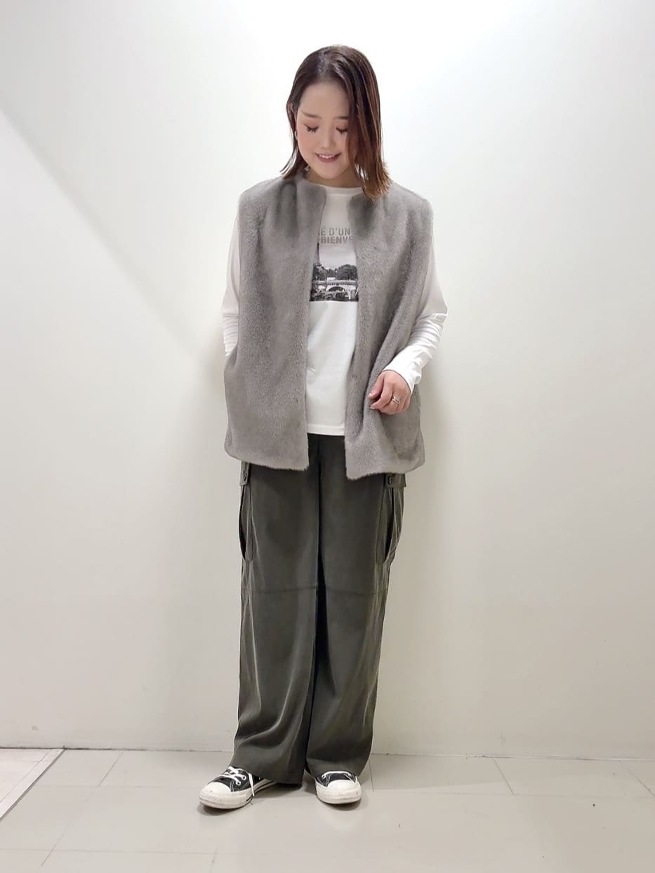 YUIさんの「UNTITLED｜【トレンド/ジレ】フェイクファーベスト」を使ったコーディネート