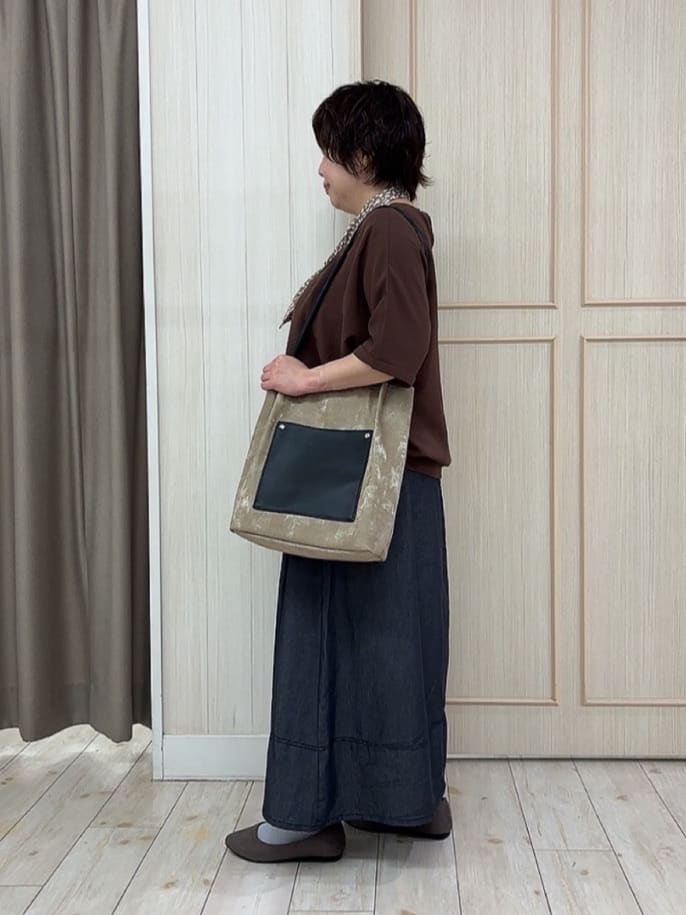 えりっこさんの「SHOO･LA･RUE｜【洗濯後しわになりにくい】さらっとタッチの 5分袖ドルマンブラウス」を使ったコーディネート