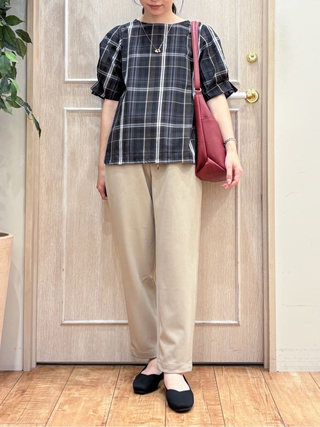 なみさんの「SHOO･LA･RUE｜【S-LL/5分袖】お袖タックできれいに魅せる 大人のチェックブラウス」を使ったコーディネート