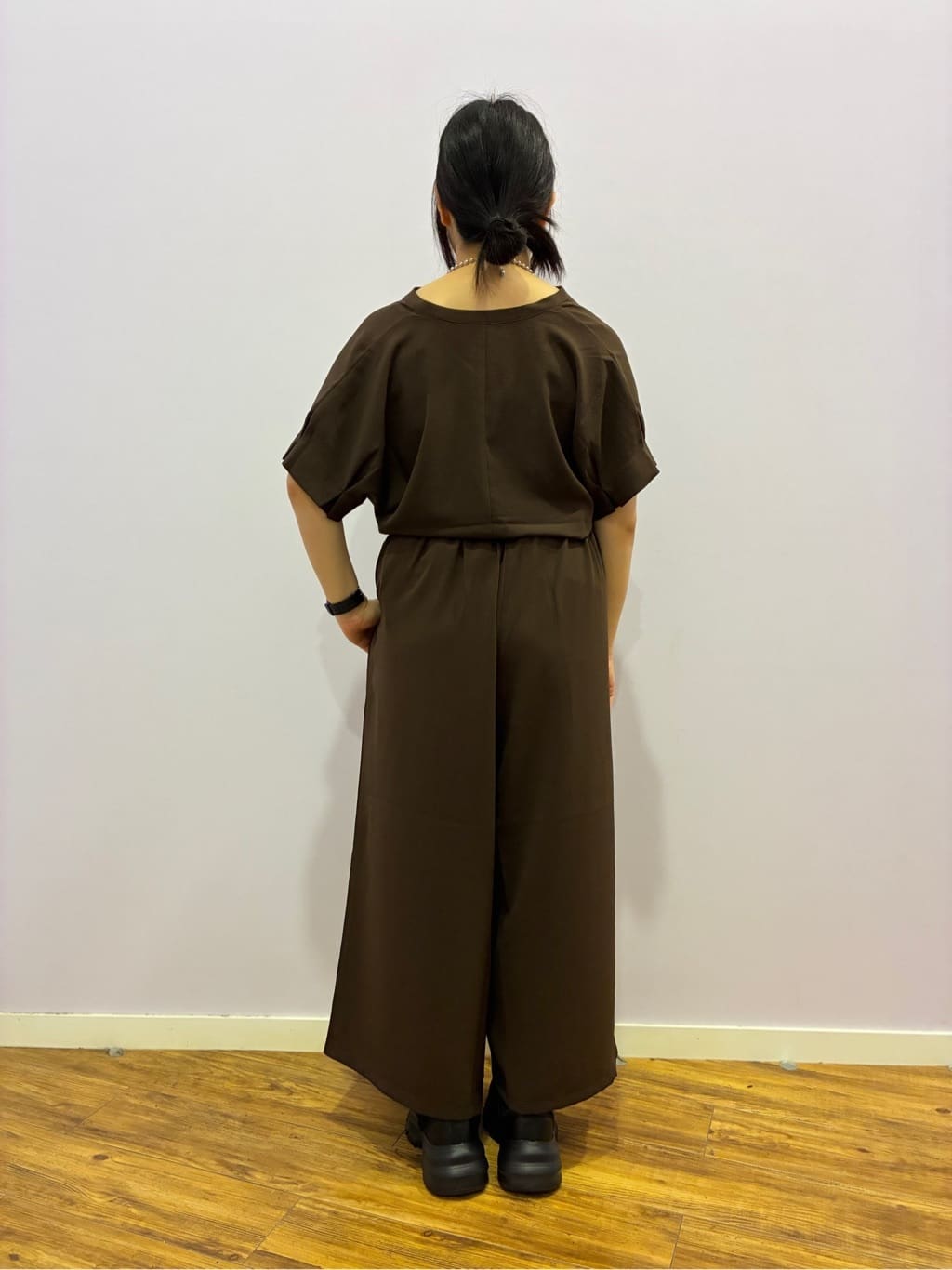 あゆさんの「SHOO･LA･RUE｜【S-LL/セットアップ可/ひんやり】きちんと見えで上品 お袖タック スキッパーブラウス」を使ったコーディネート