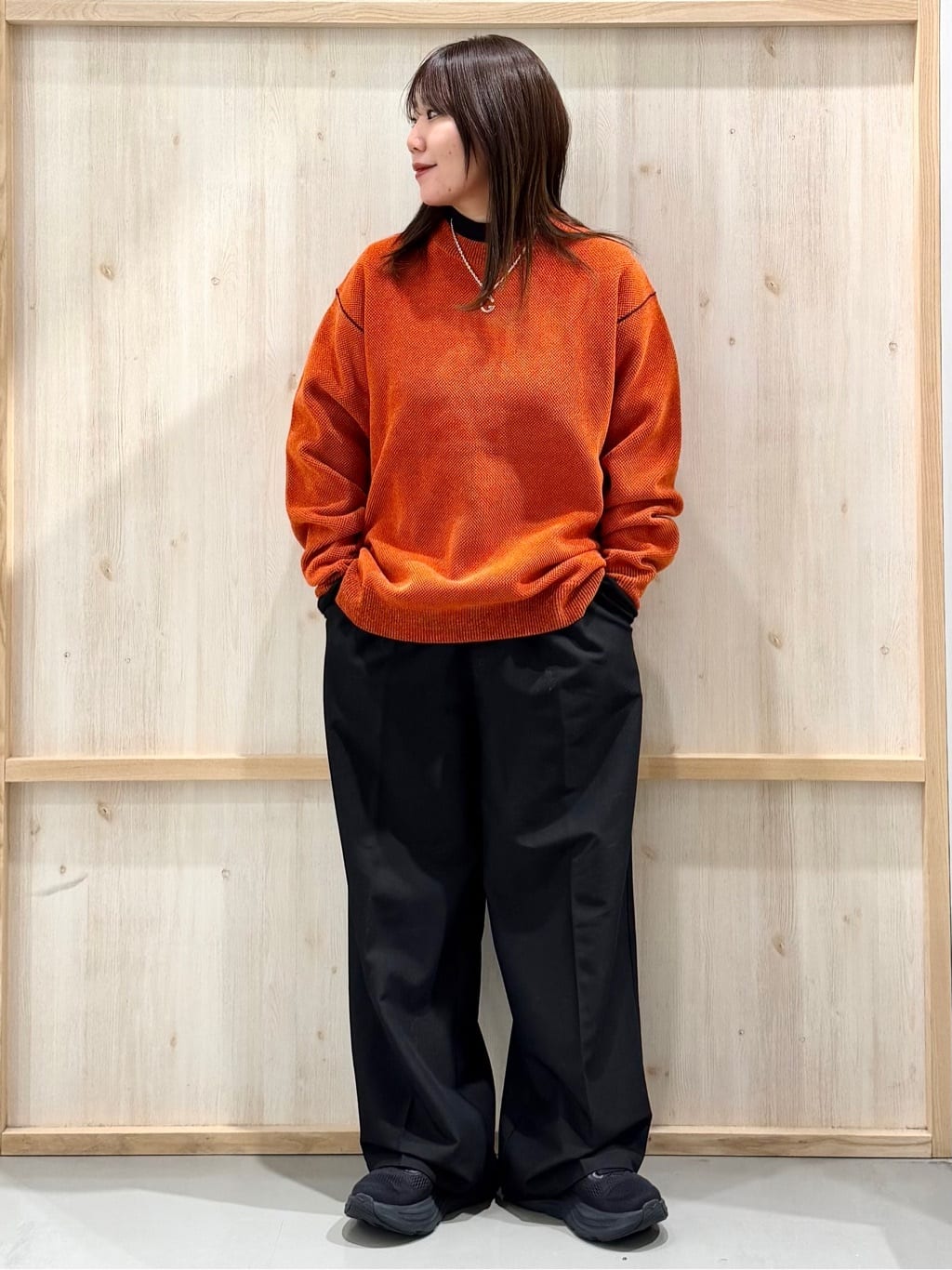 nanaさんの「THE SHOP TK｜【大人の上品カジュアルを叶える】ハグするニット 洗濯機OK／6色展開」を使ったコーディネート