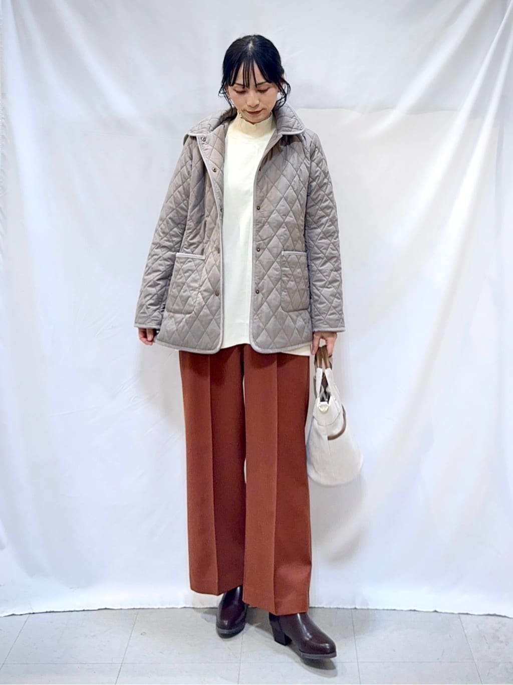 𝐇𝐢𝐫𝐨𝐦𝐢さんの「SHOO･LA･RUE｜【S-LL】滑らかタッチが癖になる Aラインスエード調トップス」を使ったコーディネート