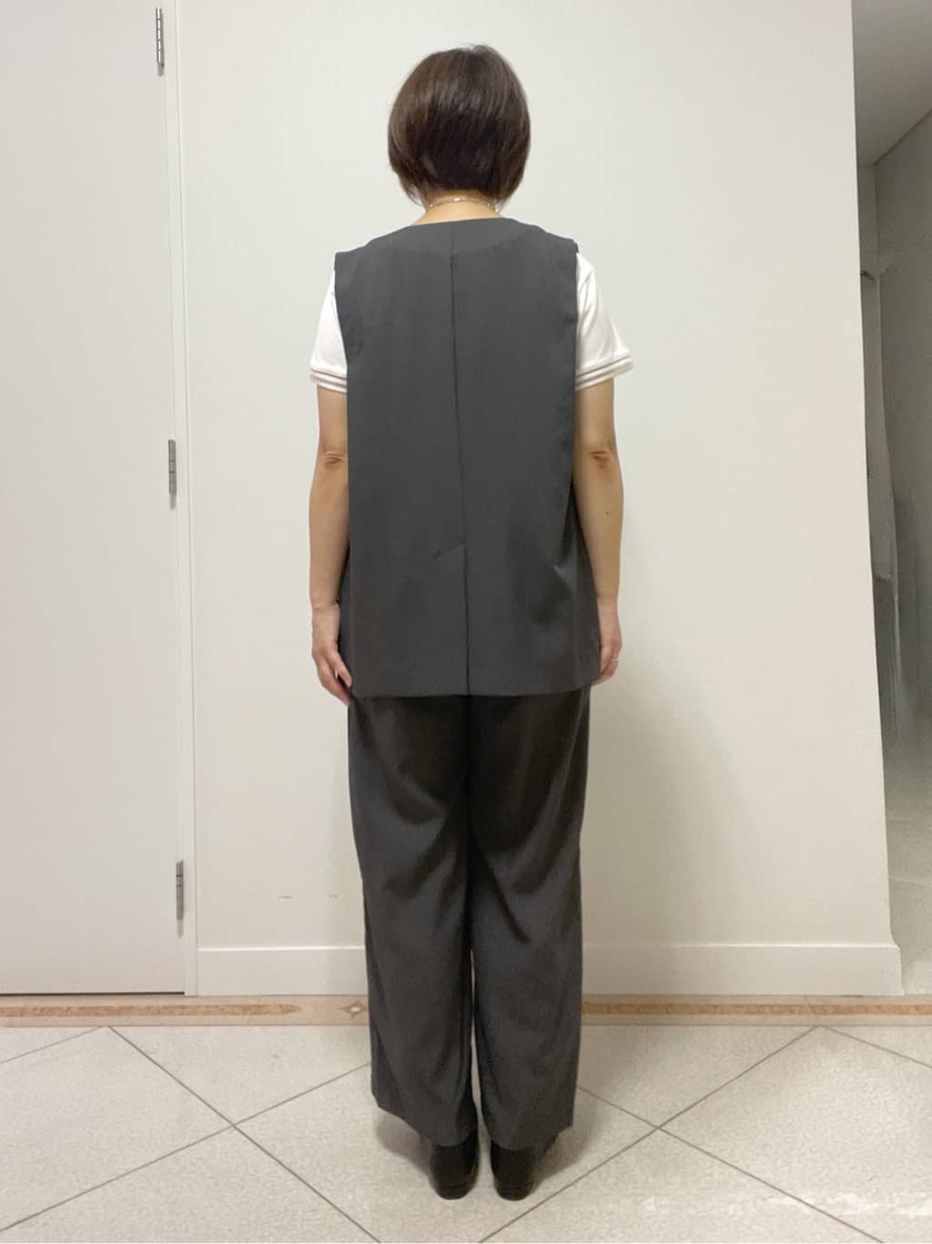 hanaさんの「Reflect｜【ウエスト総ゴム／セットアップ／単品使いOK◎】ベスト＋ストレートパンツセット」を使ったコーディネート
