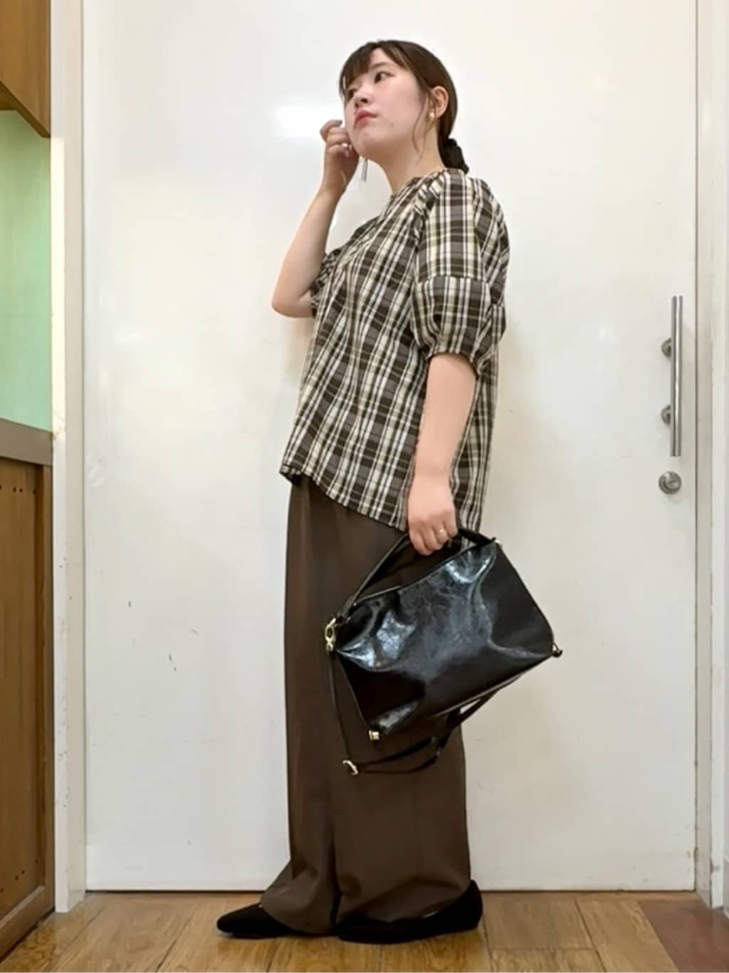 だいわさんの「SHOO･LA･RUE｜【S-LL/洗濯後しわになりにくい】ランタンスリーブで女性らしく 5分袖スキッパーブラウス」を使ったコーディネート