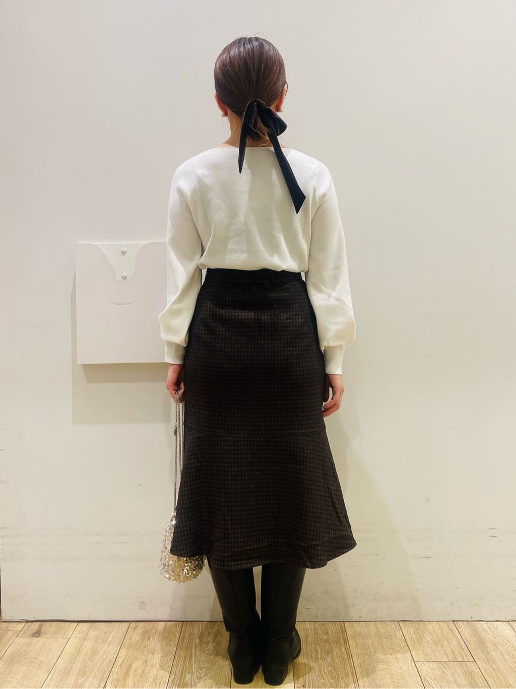 YUKOさんの「index｜ラメスカラップビジューデザインニット【洗濯機OK】《6col／S～LL》」を使ったコーディネート