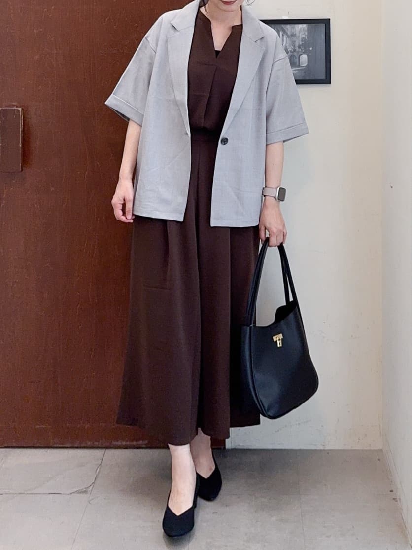 𝐇𝐢𝐫𝐨𝐦𝐢さんの「SHOO･LA･RUE｜【セットアップ可/洗濯後しわになりにくい】5分袖テーラードジャケット」を使ったコーディネート