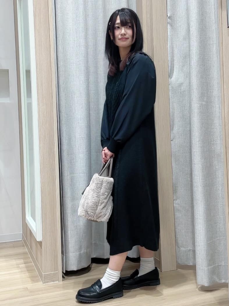 Fumikaさんの「grove｜一枚で華やぐ、袖布帛ケーブルニットワンピース」を使ったコーディネート