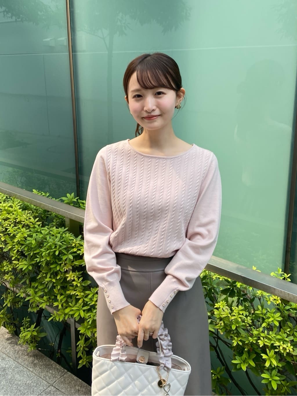 みさかさんの「index｜レザー調ストレッチAラインロングスカート【洗える】」を使ったコーディネート