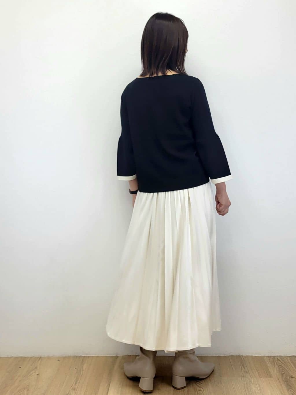LISAさんの「OPAQUE.CLIP｜フェイクスウェードプリーツスカート【静電気防止加工／洗濯機OK】」を使ったコーディネート