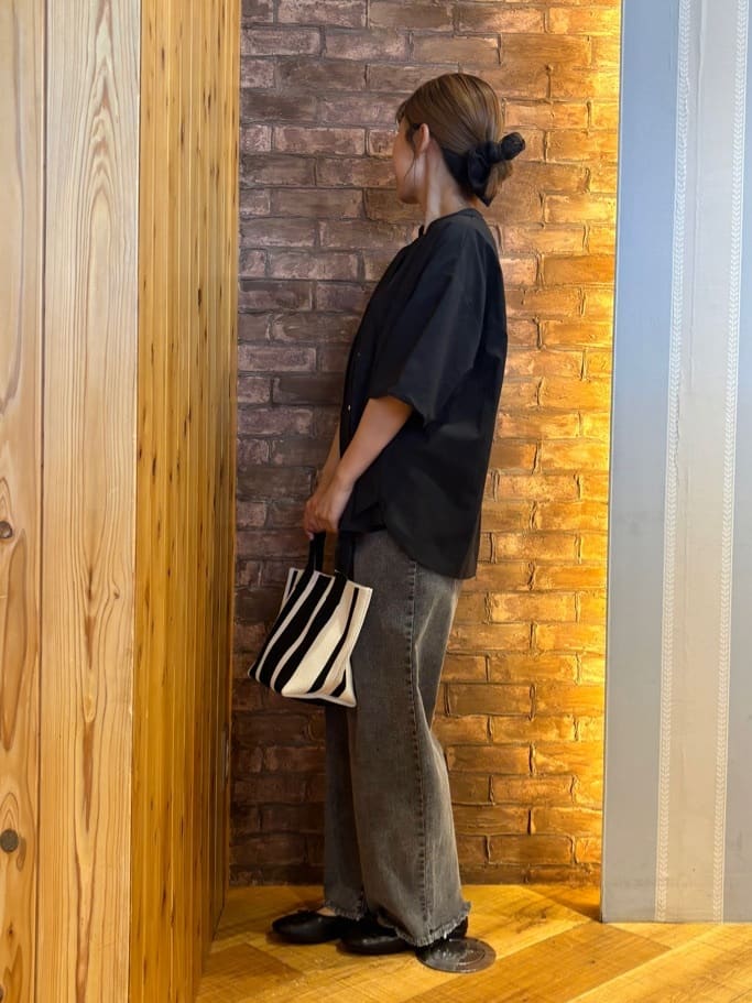 mieさんの「SHOO･LA･RUE｜【S-LL/裏ひんやり/ストレッチ】ワイドストレートデニムパンツ」を使ったコーディネート