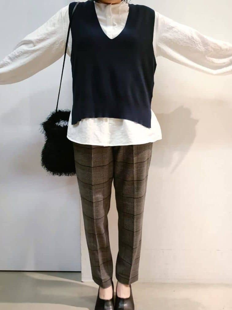 あんさんの「THE SHOP TK｜【春まで着られる】ニットベスト＆ブラウスセット/洗濯機OK」を使ったコーディネート