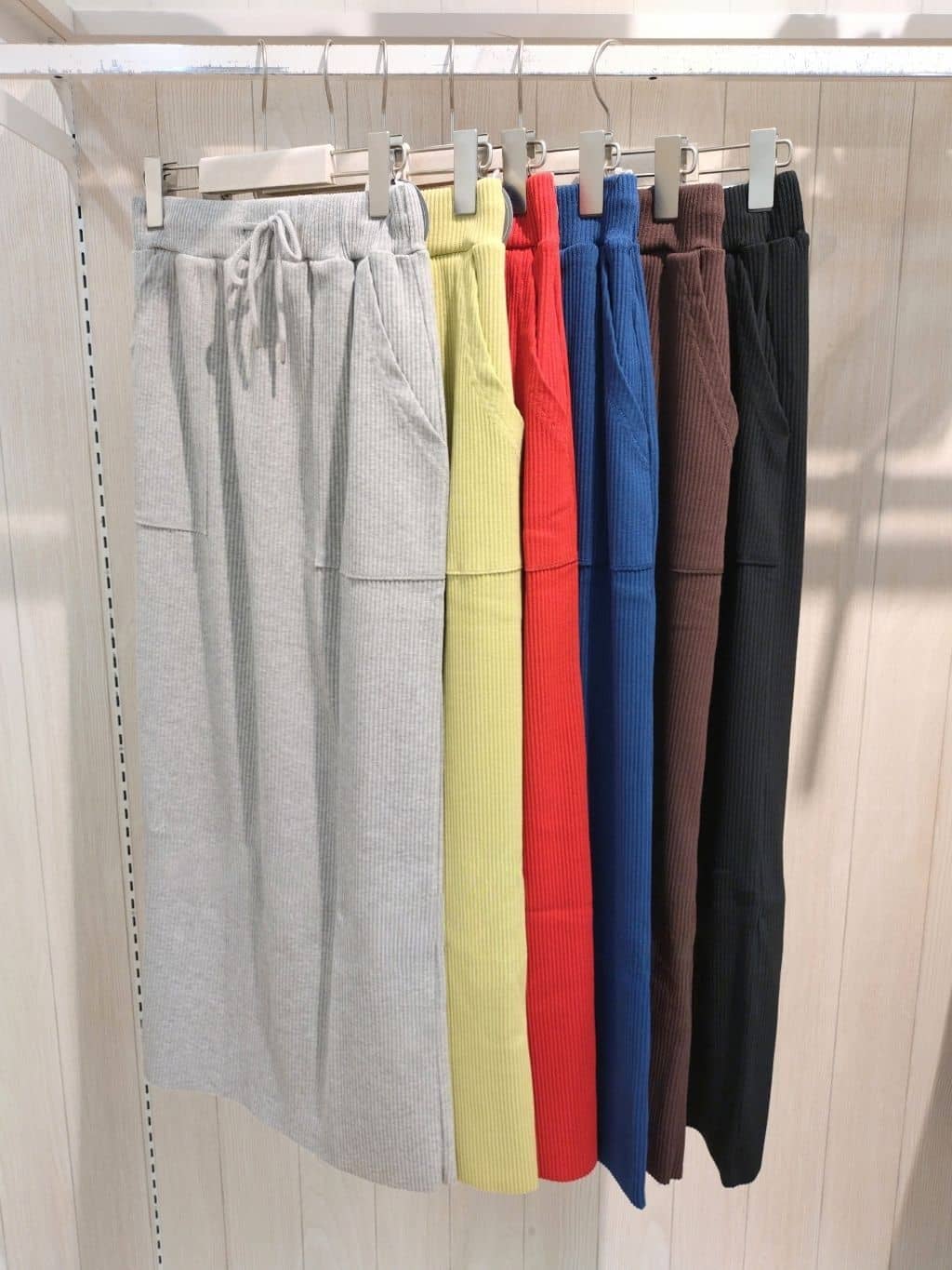 asaさんの「SHOO･LA･RUE｜【セルフカット可/吸水速乾/抗菌防臭】着回ししやすい カットリブナロースカート」を使ったコーディネート