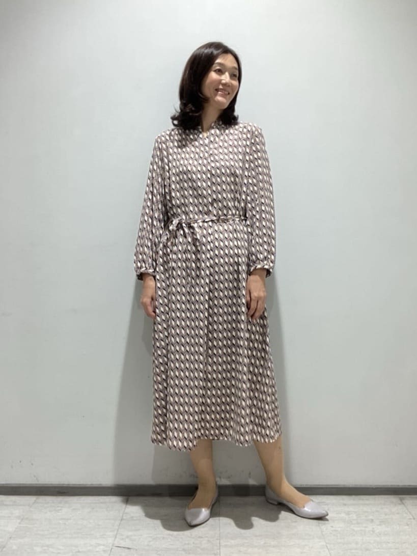 fujiさんの「INDIVI｜【洗える／オリジナル柄】ジオメプリント フレアワンピース」を使ったコーディネート