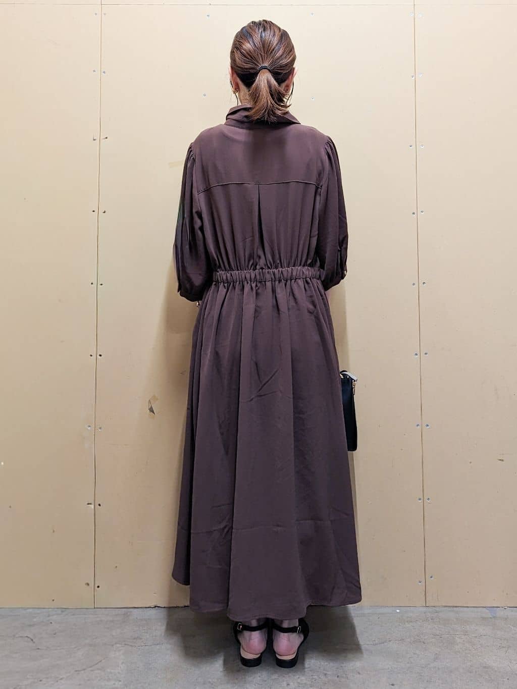  E.Yさんの「THE SHOP TK｜5分袖シャツワンピース【防シワ/吸水速乾/UVケア/洗濯機OK】」を使ったコーディネート