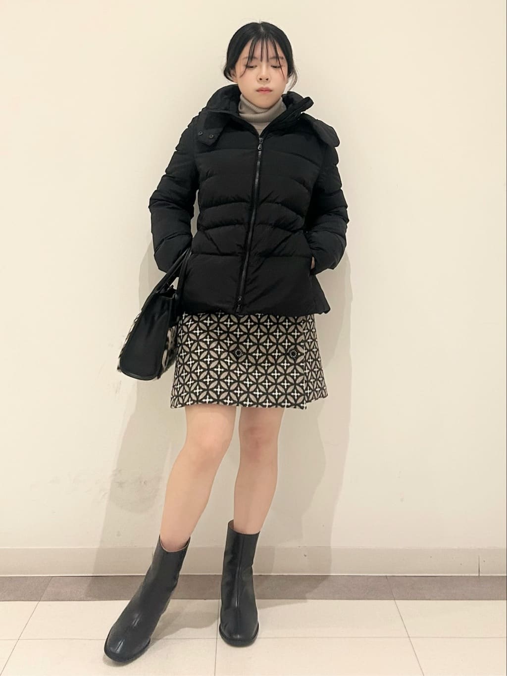 とりみさんの「DRESSTERIOR｜オーバーラップジャカードミニスカート」を使ったコーディネート
