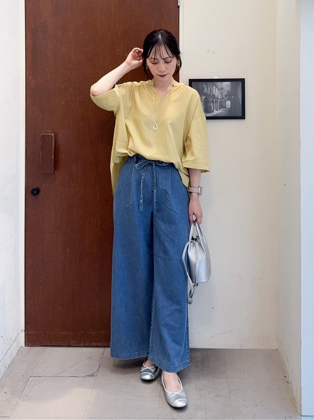 𝐇𝐢𝐫𝐨𝐦𝐢さんの「SHOO･LA･RUE｜【S-LL/洗濯後しわになりにくい】バックギャザーがアクセント スッキパーブラウス」を使ったコーディネート