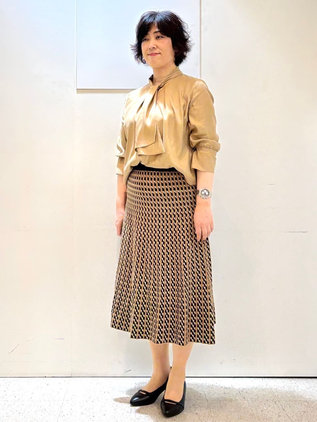 ヤスコさんの「Reflect｜【キレイめスタイル／通勤におすすめ◎】ボウタイシャンブレーカラーブラウス」を使ったコーディネート