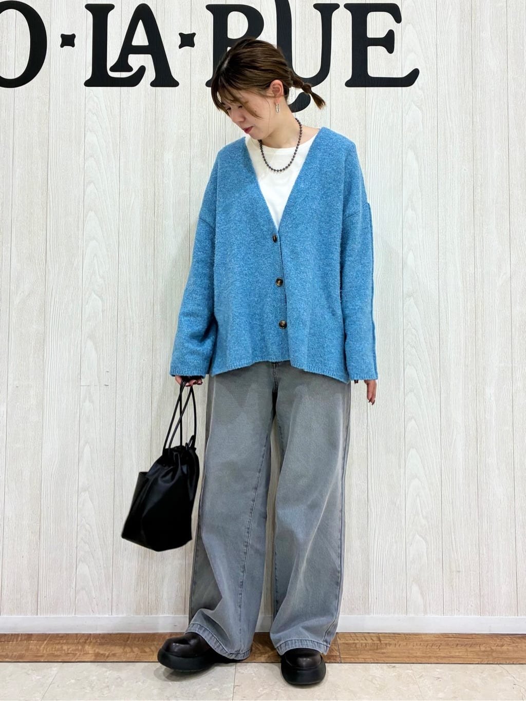 shiiさんの「SHOO･LA･RUE｜【洗濯機可】ふわっと軽く羽織れる オーバーサイズカーディガン」を使ったコーディネート