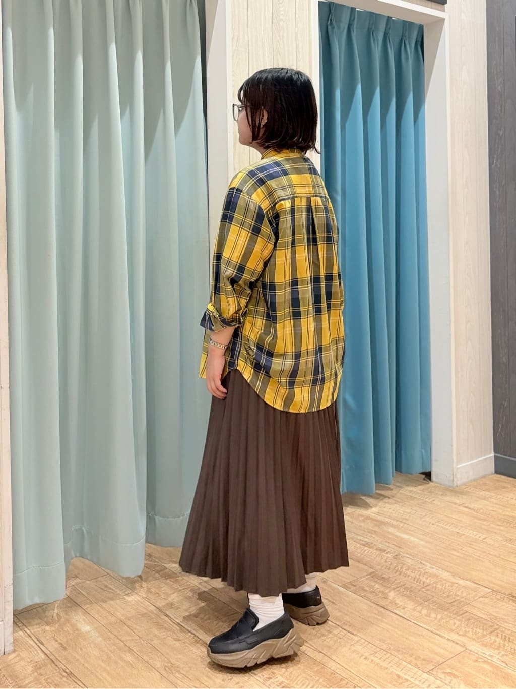 砂糖さんの「SHOO･LA･RUE｜【洗濯機可/S-LL】程よい抜け感 大人のチェックシャツ」を使ったコーディネート