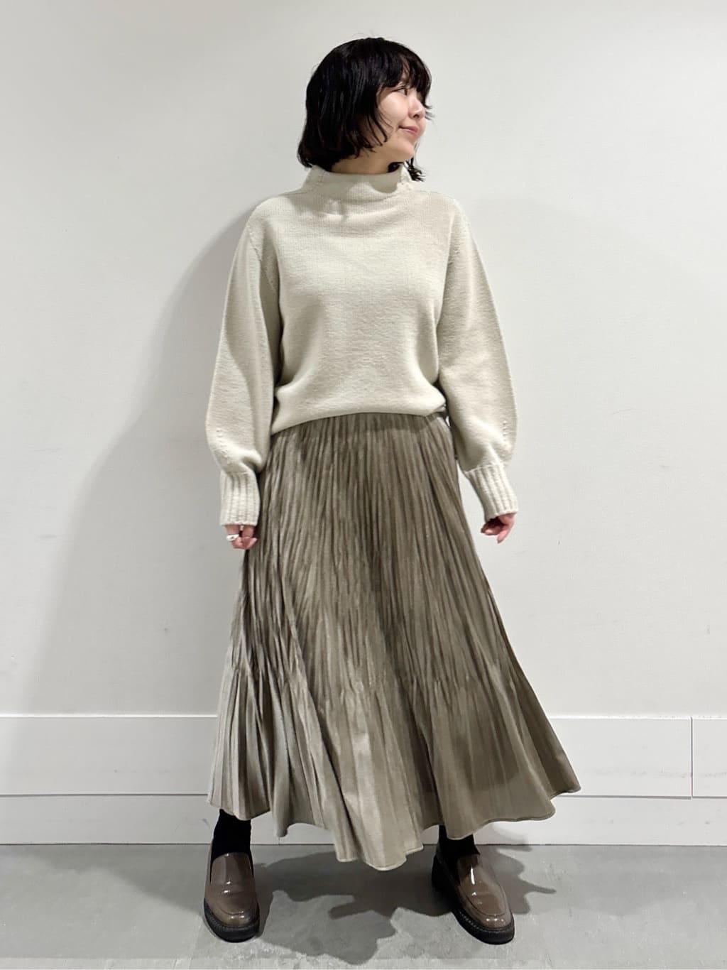 モエカさんの「UNTITLED｜【洗える】スポンディッシュ ボトルネックニット」を使ったコーディネート