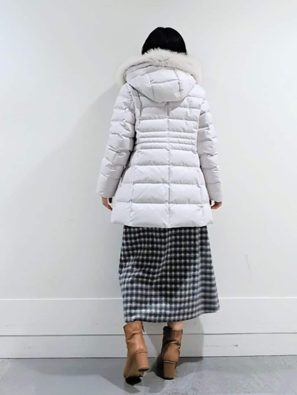 ミズタさんの「UNTITLED｜【はっ水機能/フード取り外し可】ミディダウンコート」を使ったコーディネート
