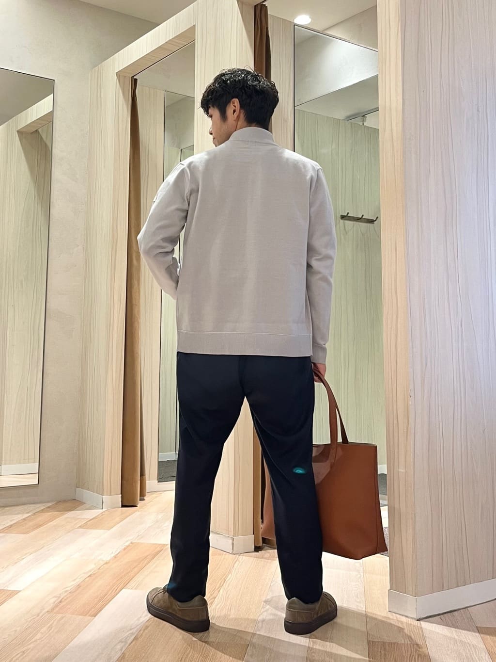 URAさんの「TAKEO KIKUCHI｜アンチピリング ジップアップ ニット」を使ったコーディネート