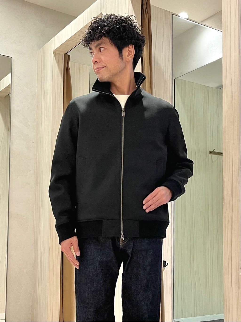 URAさんの「TAKEO KIKUCHI｜【JUST ONE LAYER】ダウンファブリック ジップアップ リブ ブルゾン」を使ったコーディネート
