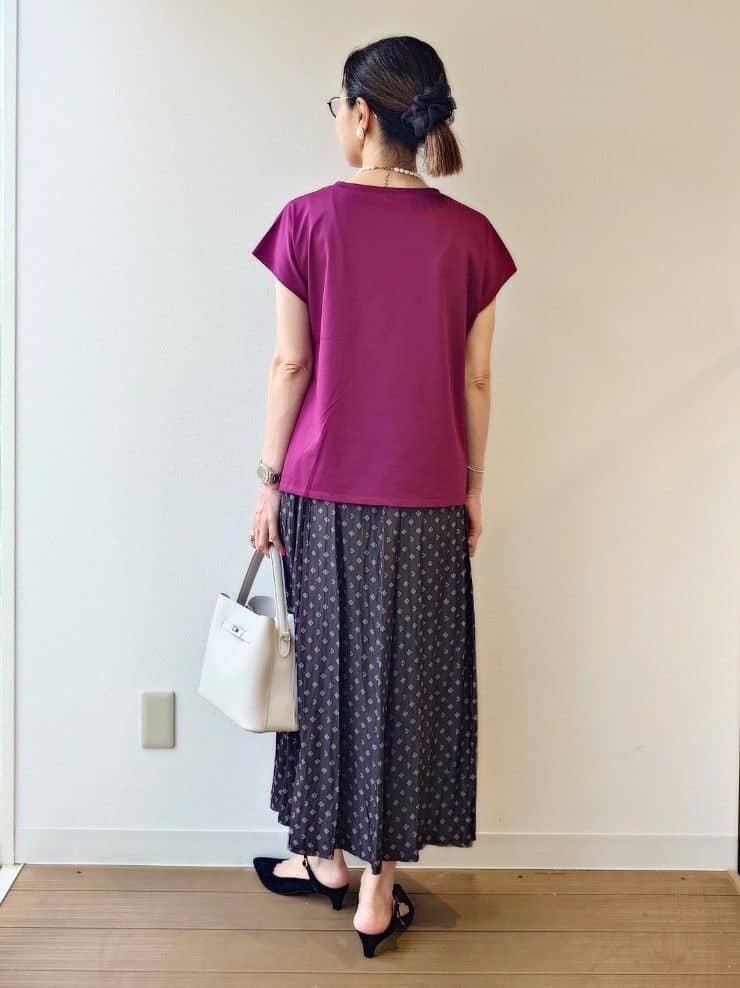 MUTSUKOさんの「UNTITLED｜【洗える/Tシャツ】ツイストプルオーバー」を使ったコーディネート