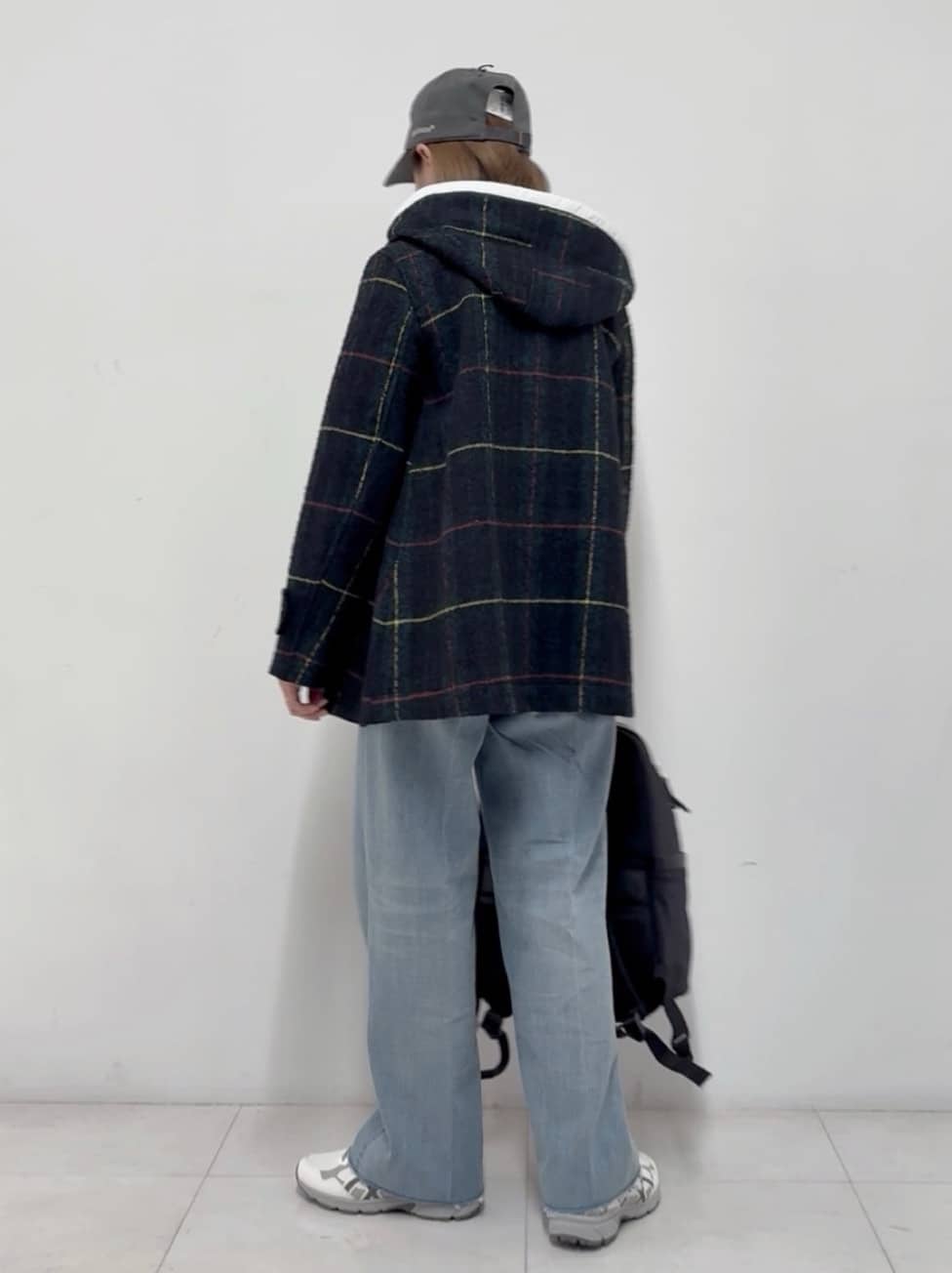 Nishijimaさんの「DRESSTERIOR｜センタープレス ワイドストレートデニム」を使ったコーディネート