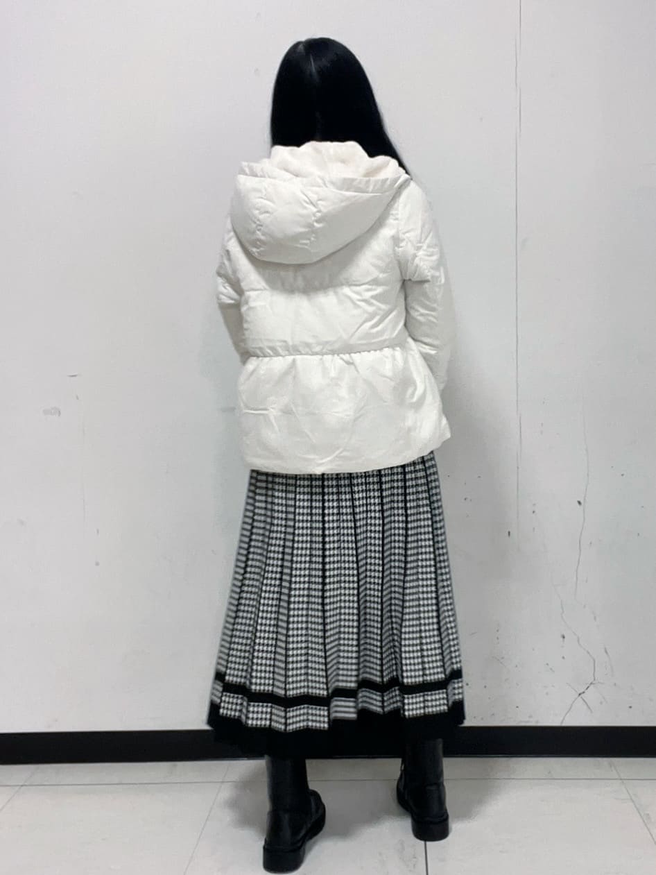 Hitomiさんの「index｜KAWADAダウンペプラムショートコート【撥水／洗濯機OK／静電気防止裏地】」を使ったコーディネート