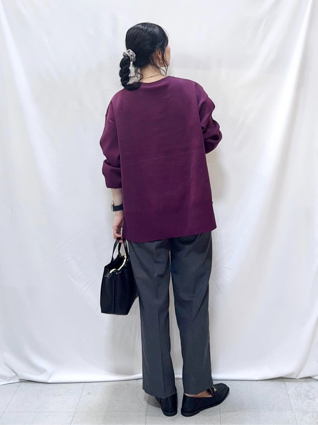 𝐇𝐢𝐫𝐨𝐦𝐢さんの「SHOO･LA･RUE｜【S-LL】ウエストリボンがアクセント ゆったりテーパードパンツ」を使ったコーディネート