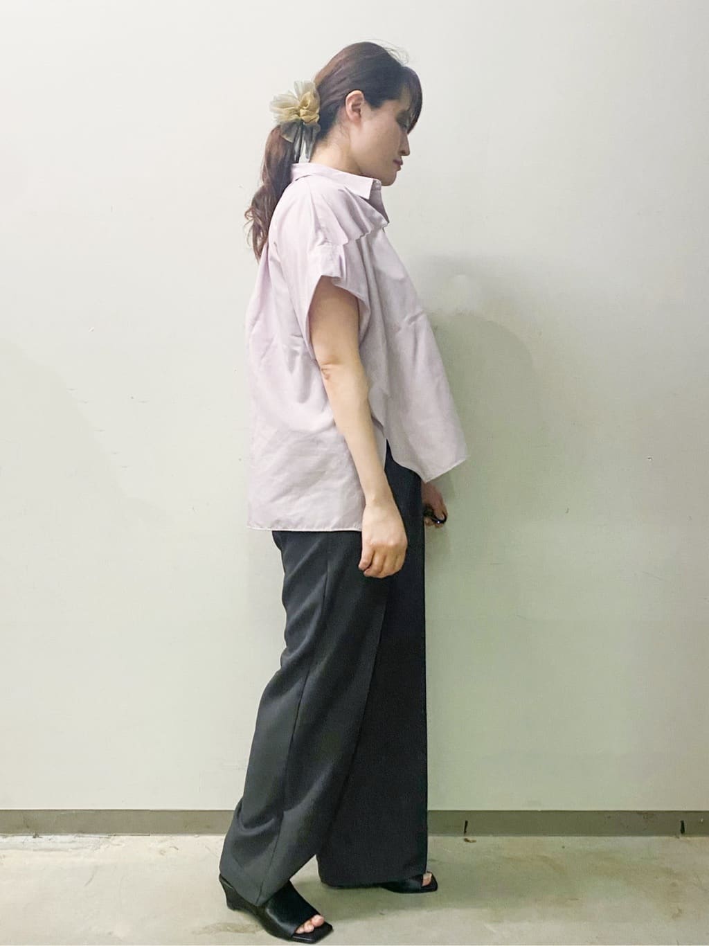 hamaさんの「OPAQUE.CLIP｜《andGIRL掲載》リラクシーシャツ【洗濯機洗い可】」を使ったコーディネート