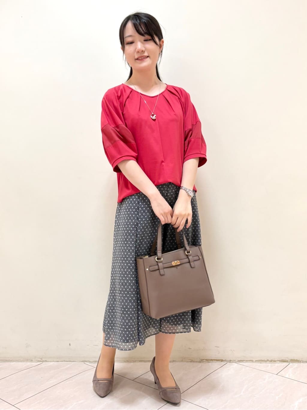 mikiさんの「Reflect｜【マシンウォッシュ可／セットアップ可】コツキ柄プリントフレアスカート」を使ったコーディネート