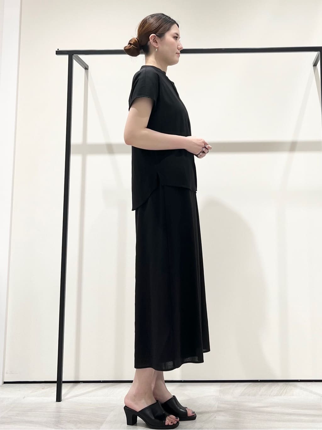 T.Kさんの「INDIVI｜【洗える／清涼感◎】ワイドフレアパンツ／スカーチョ」を使ったコーディネート