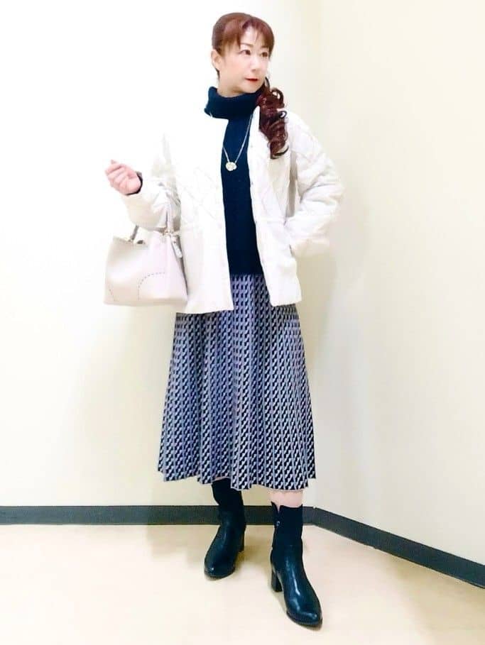 花さんの「Reflect｜【ほんのりラメ感◎】ふわふわフェザーヤーンハイネックニット」を使ったコーディネート