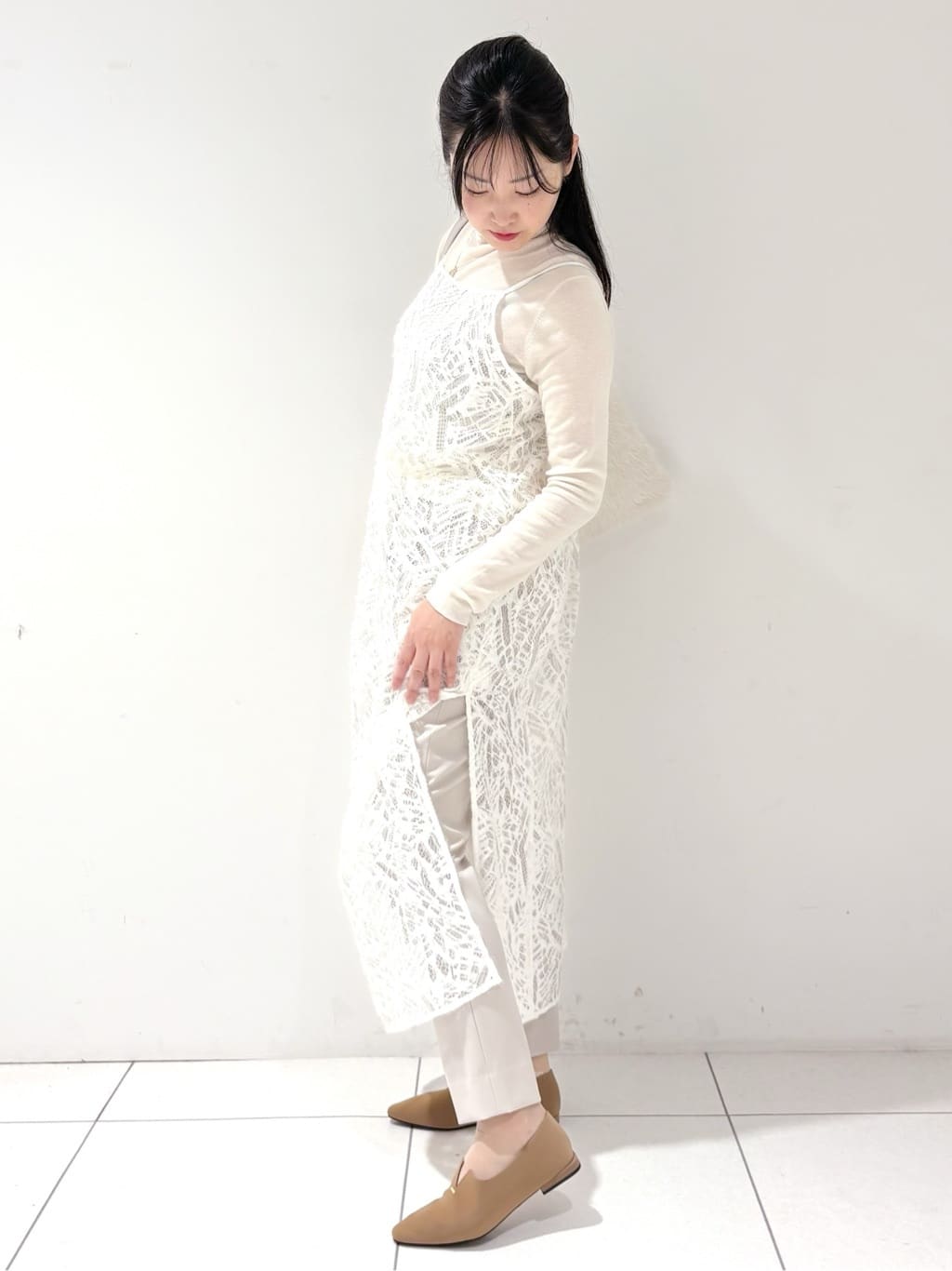 momokoさんの「INDIVI｜【レイヤード◎】レースキャミドレス」を使ったコーディネート