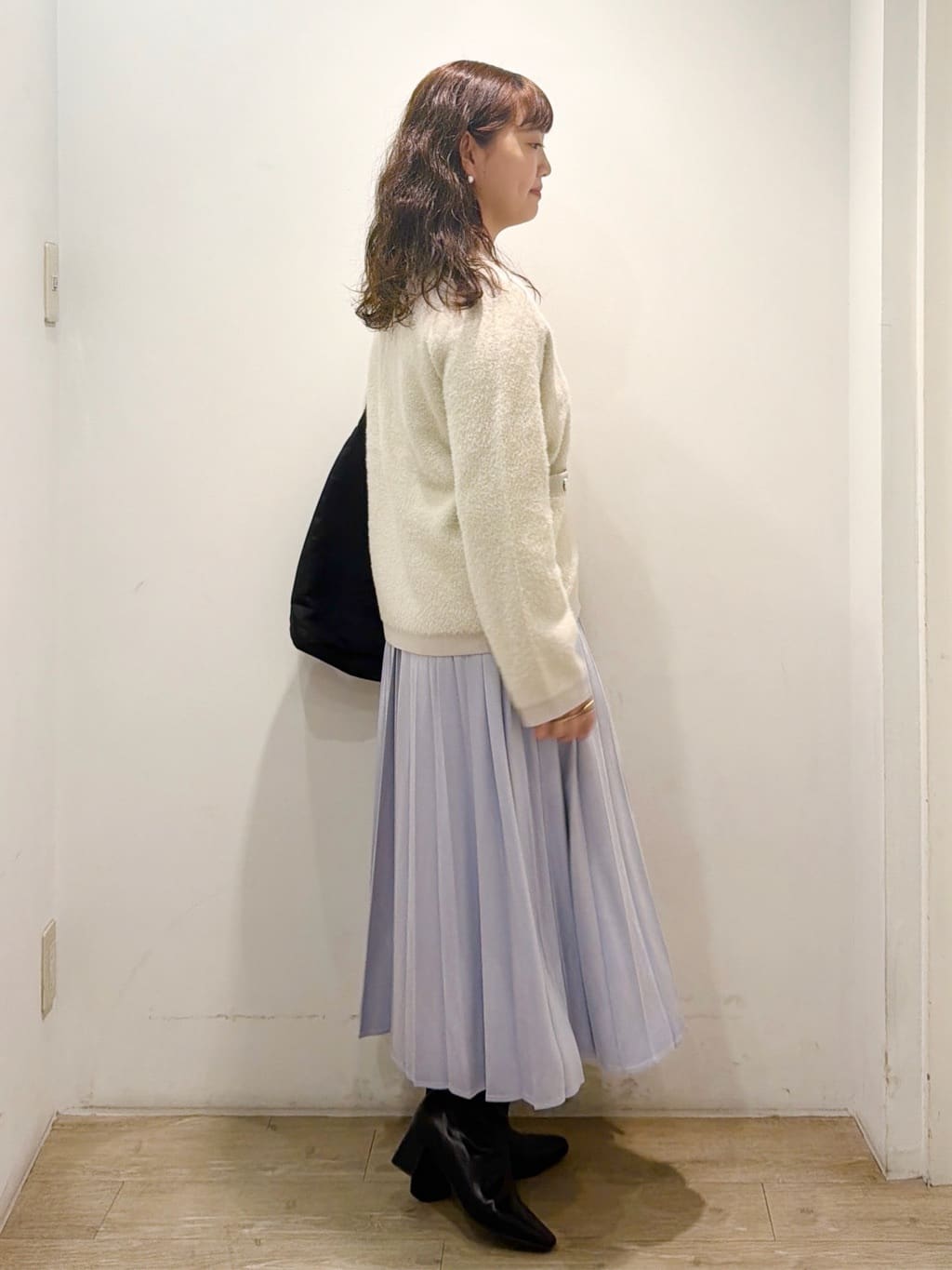 sumicaさんの「OPAQUE.CLIP｜フェイクスウェードプリーツスカート【静電気防止加工／洗濯機OK】」を使ったコーディネート