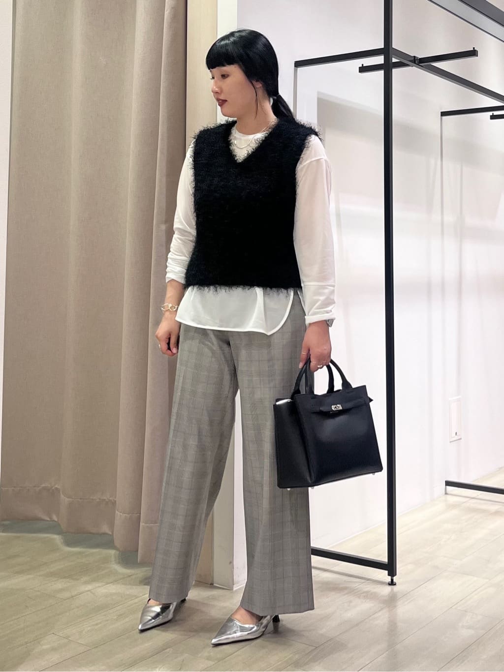 hasuさんの「INDIVI｜フェザーモールニットベスト」を使ったコーディネート