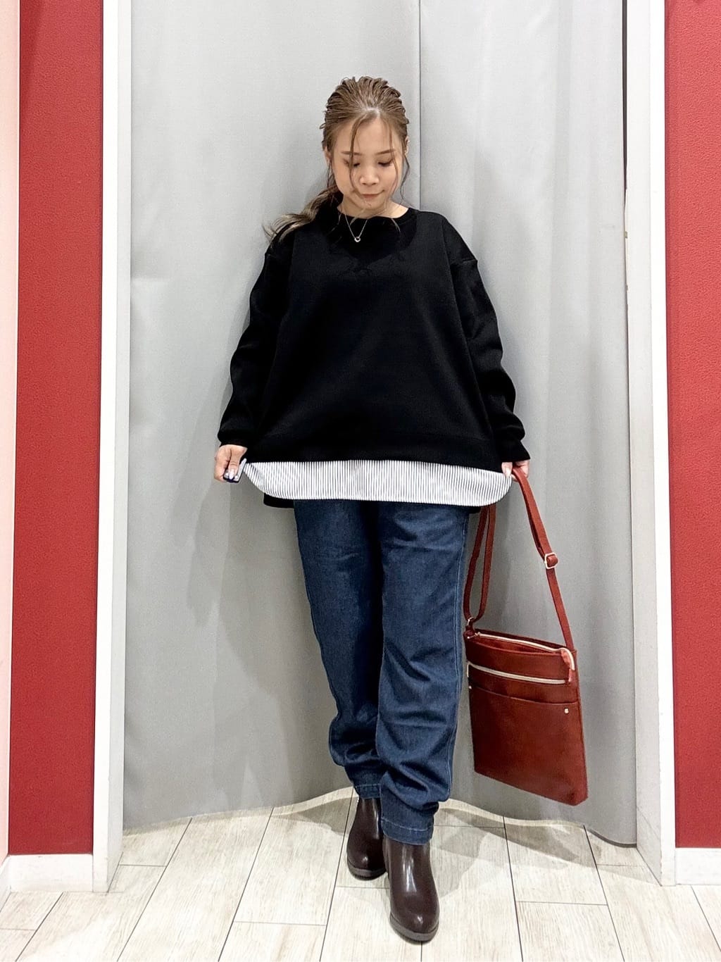 shioさんの「SHOO･LA･RUE｜【高レビュー/SS-LL/美脚シルエット】自然に体型カバー イージーデニム テーパードパンツ」を使ったコーディネート